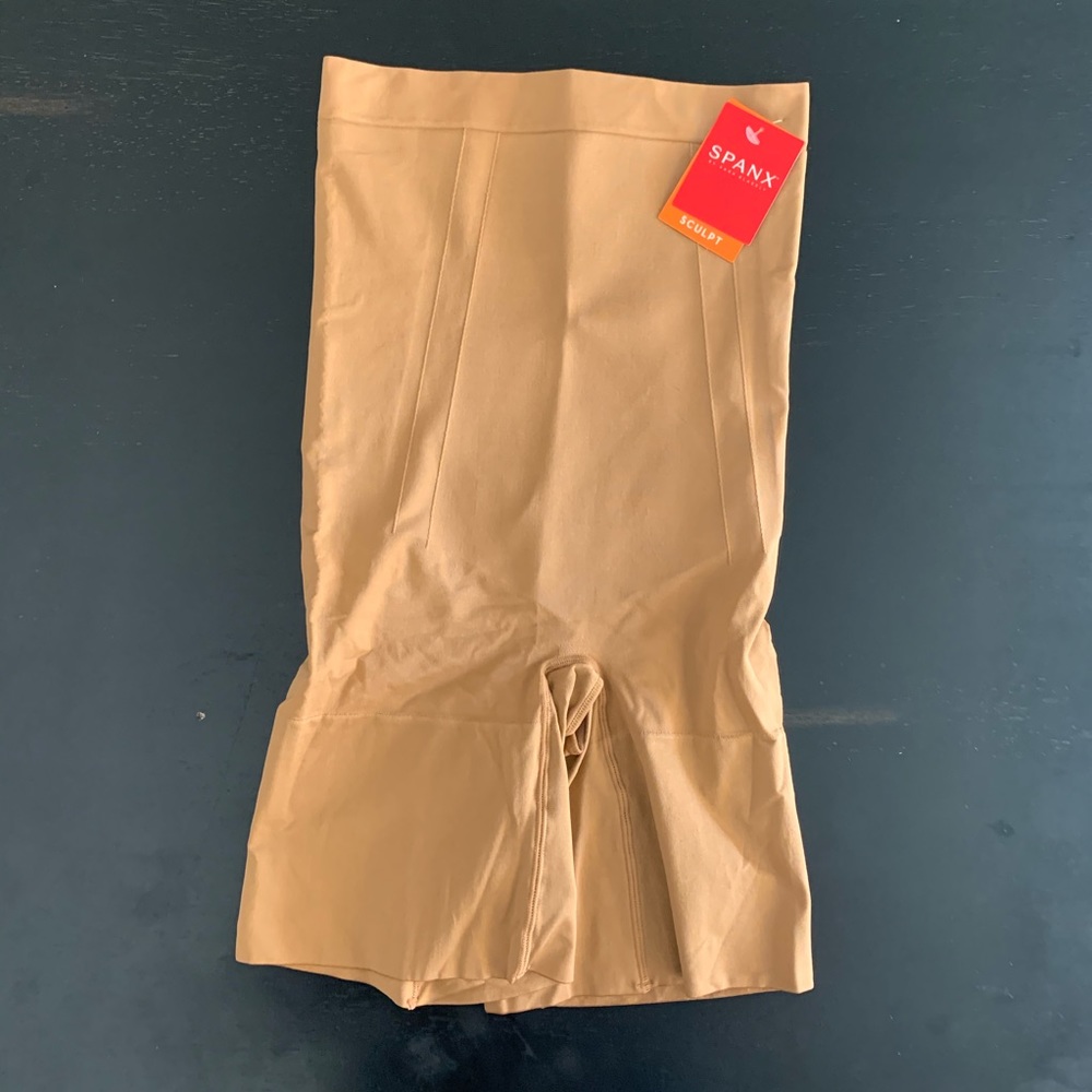 Spanx “oncore” high waisted mid thigh short